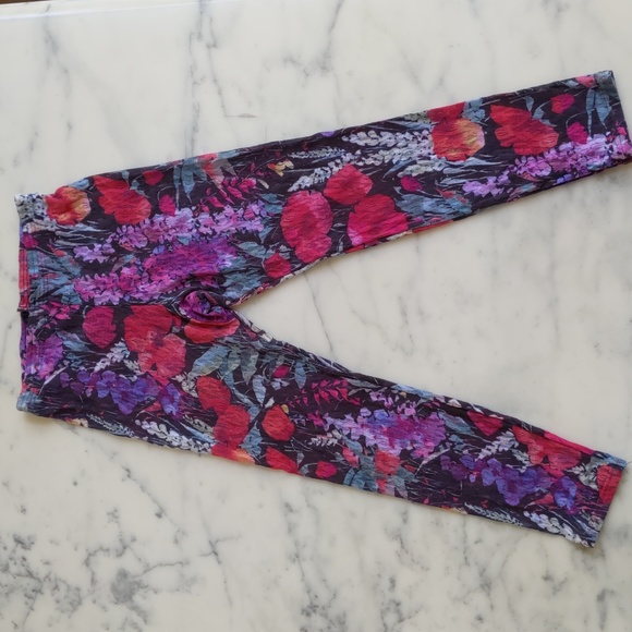 NWOT. 100% Nylon Stretch Multi Color Floral Legging. - Picture 3 of 5